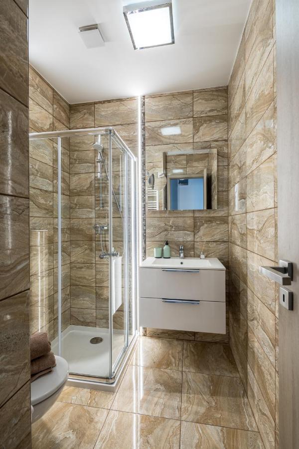 Stafetahaz Apartmanok Vac Exterior photo