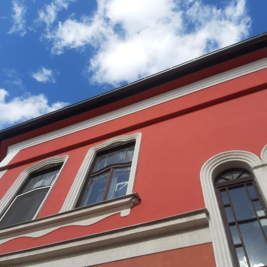 Stafetahaz Apartmanok Vac Exterior photo