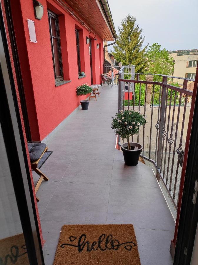 Stafetahaz Apartmanok Vac Exterior photo
