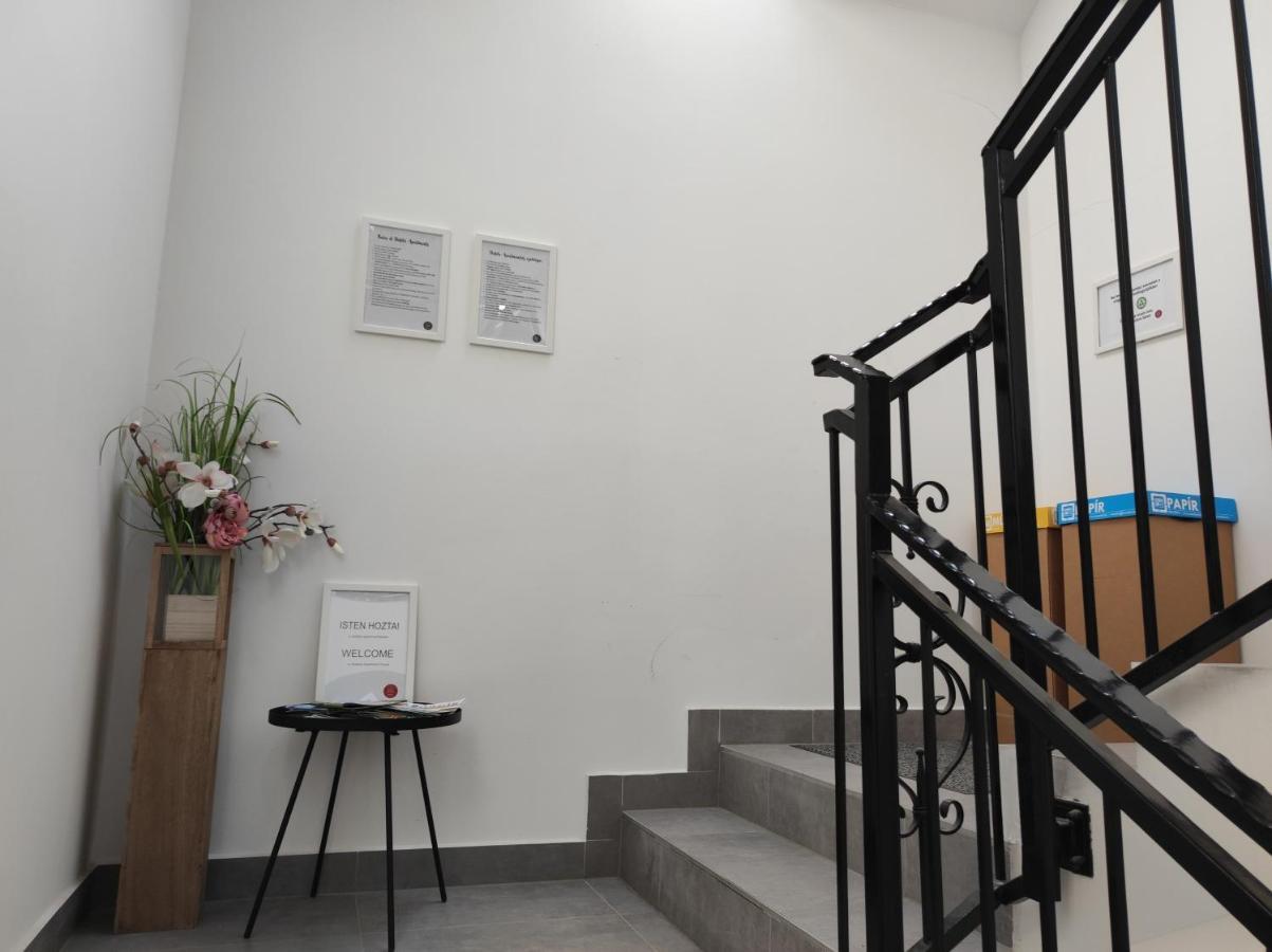 Stafetahaz Apartmanok Vac Exterior photo