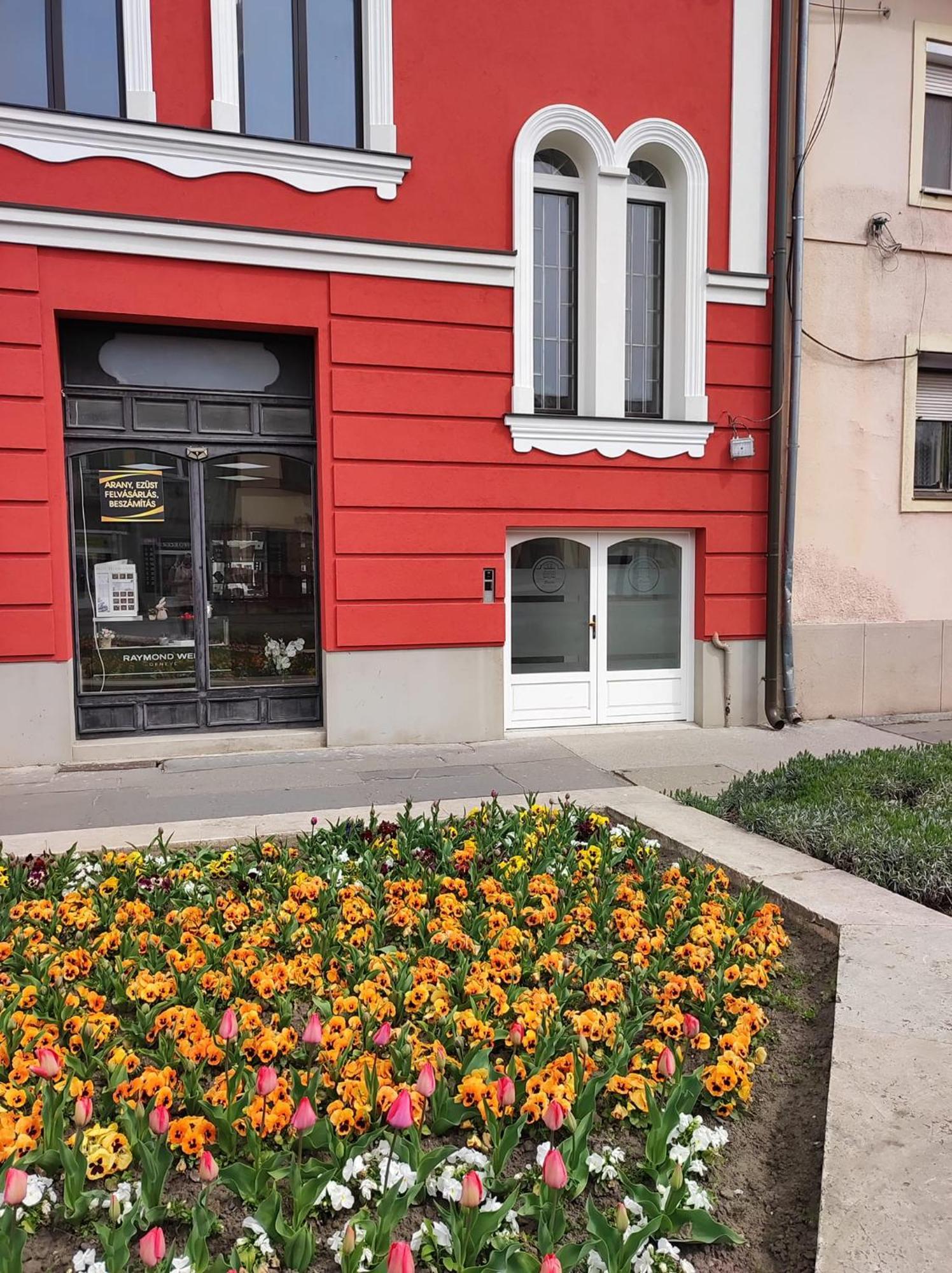 Stafetahaz Apartmanok Vac Exterior photo
