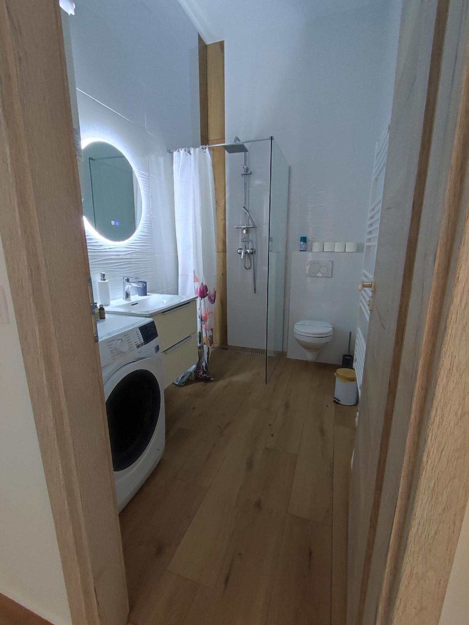 Stafetahaz Apartmanok Vac Exterior photo