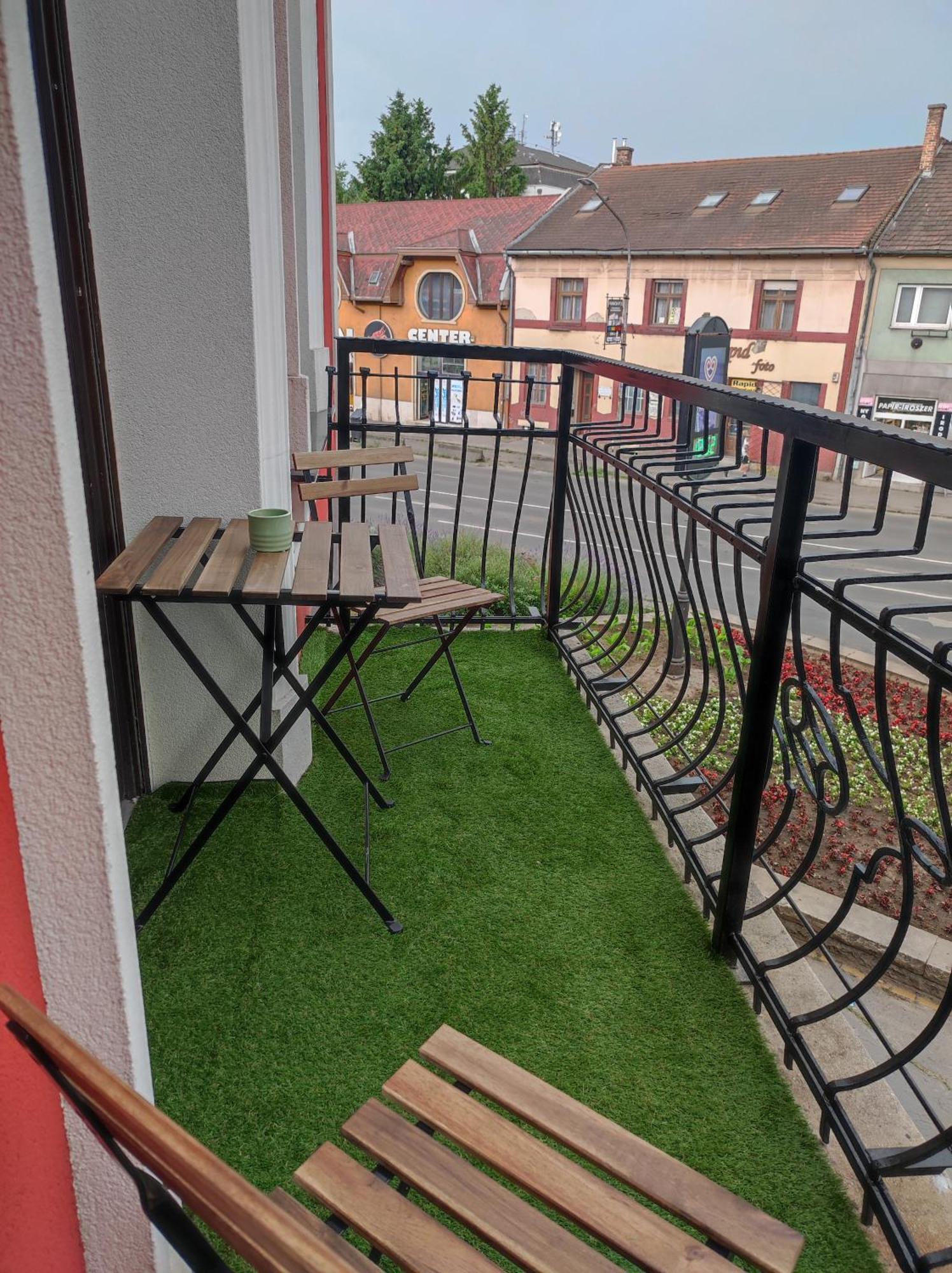 Stafetahaz Apartmanok Vac Exterior photo