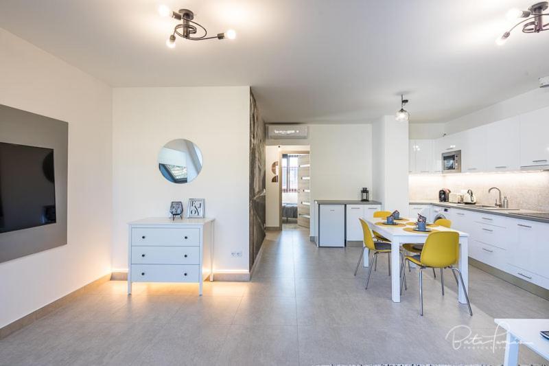 Stafetahaz Apartmanok Vac Exterior photo