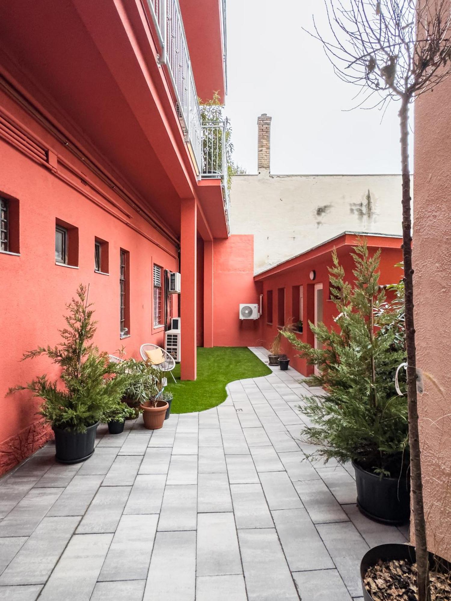 Stafetahaz Apartmanok Vac Exterior photo